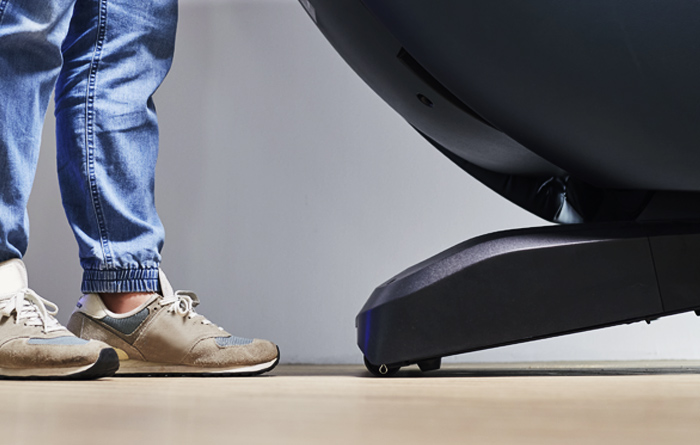 Hidden wheels under the massage chair