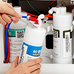 Changing the internal filter cartridges