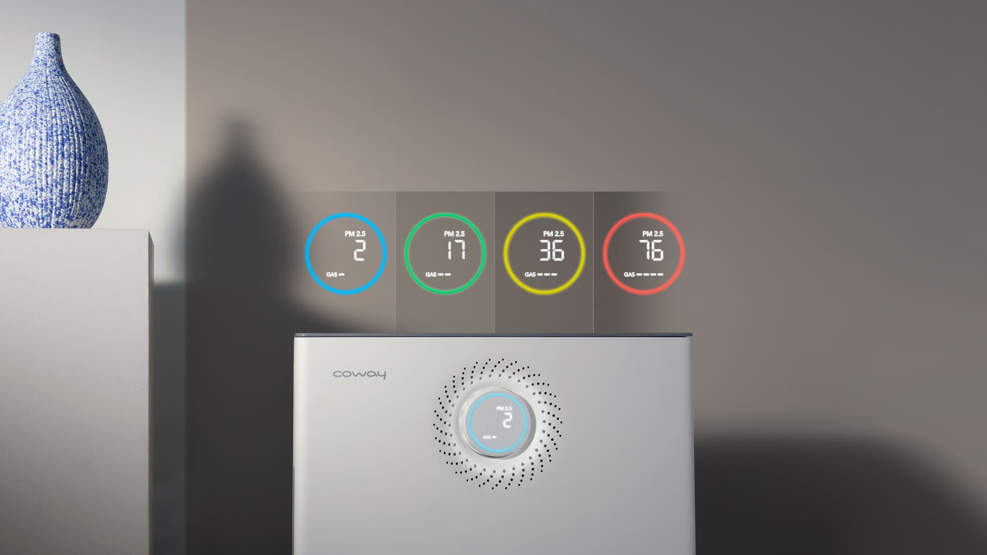 Coway Lombok III display showing PM 2.5 fine dust levels in blue, green, yellow and red